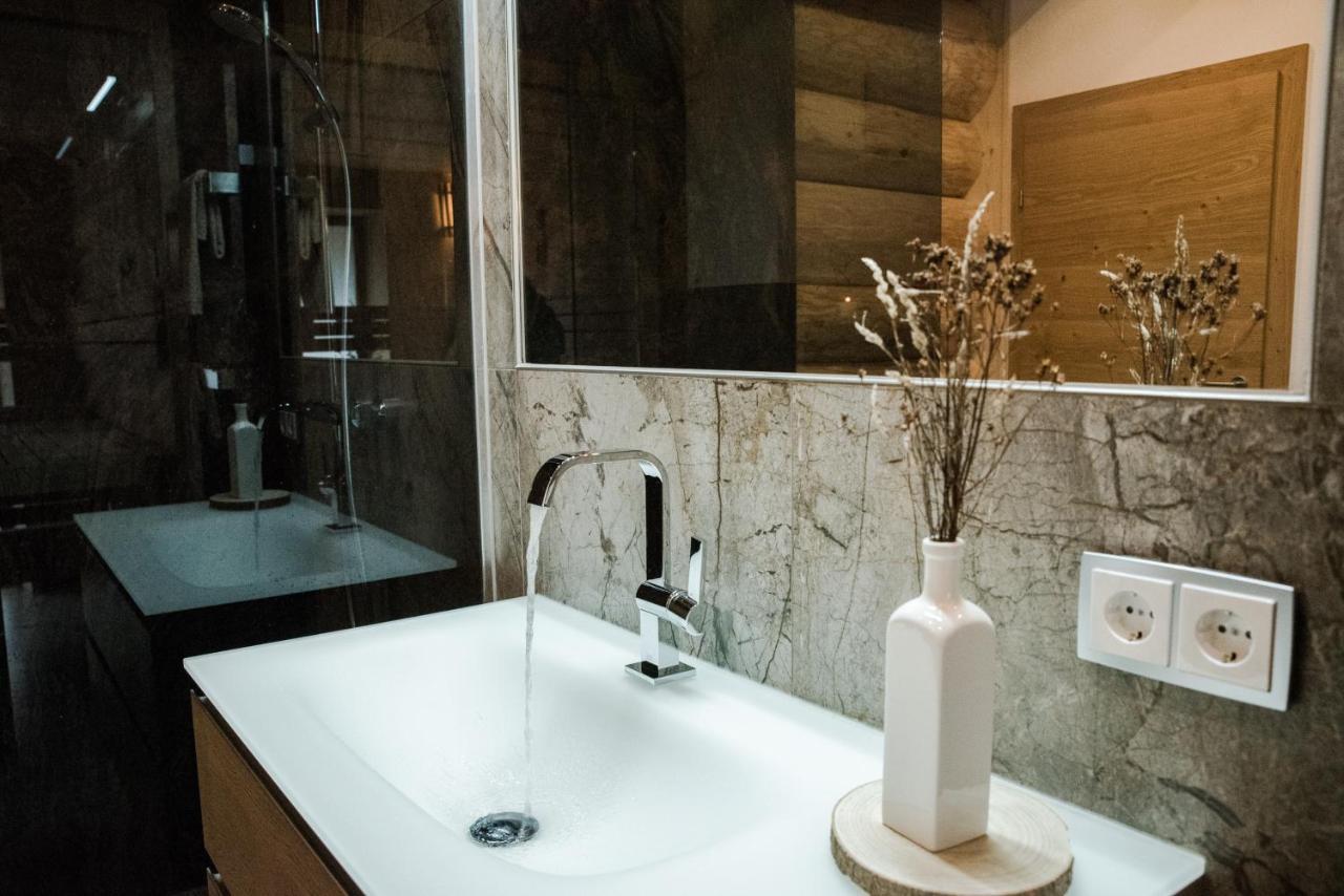 Blockhausen Luxus Chalets Oberschwarzenberg ภายนอก รูปภาพ